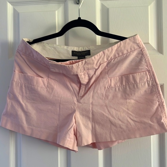 Pretty pale pink short - Picture 1 of 2